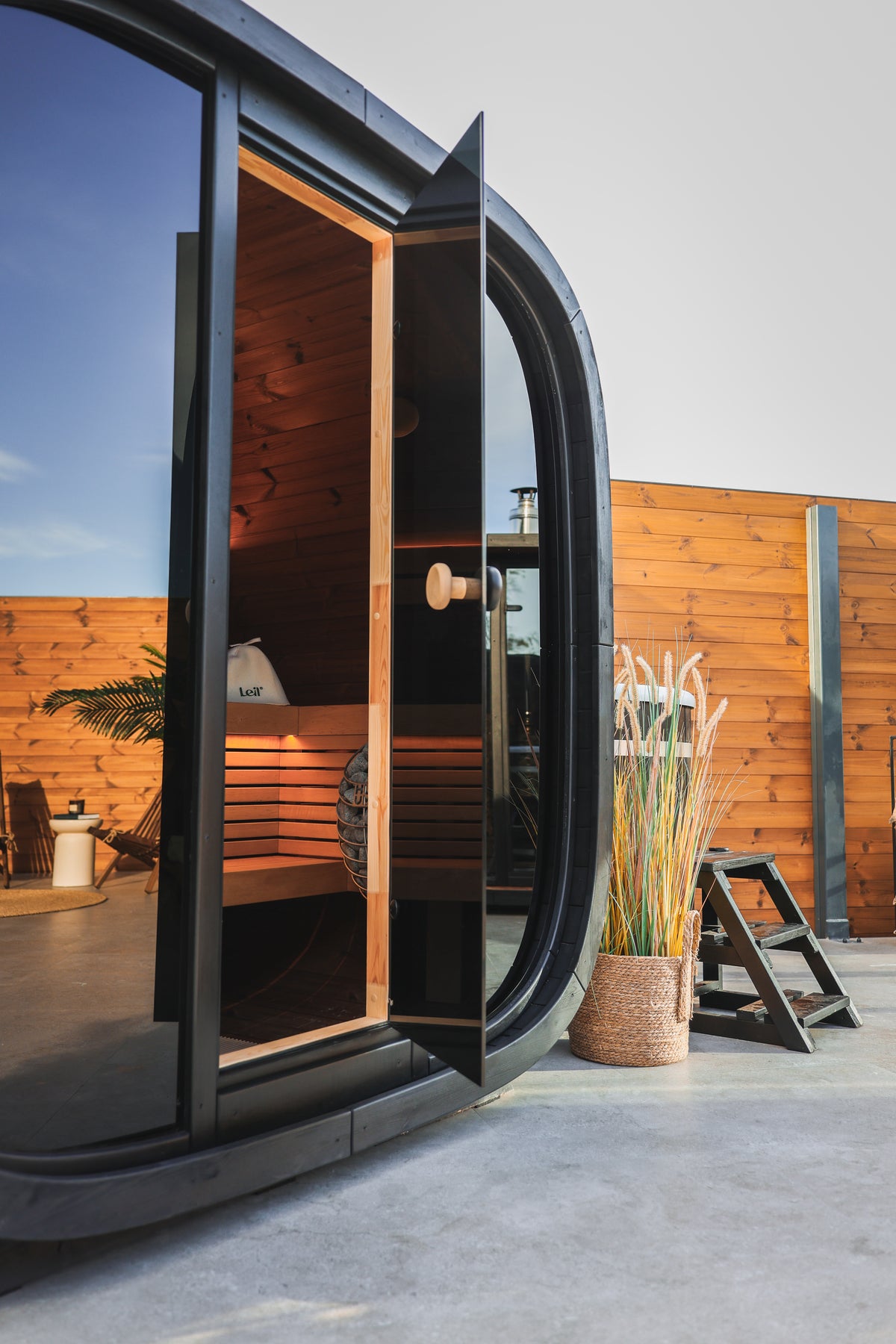 Leil® Saunas Black Cube Classic (4-Person) Outdoor Sauna